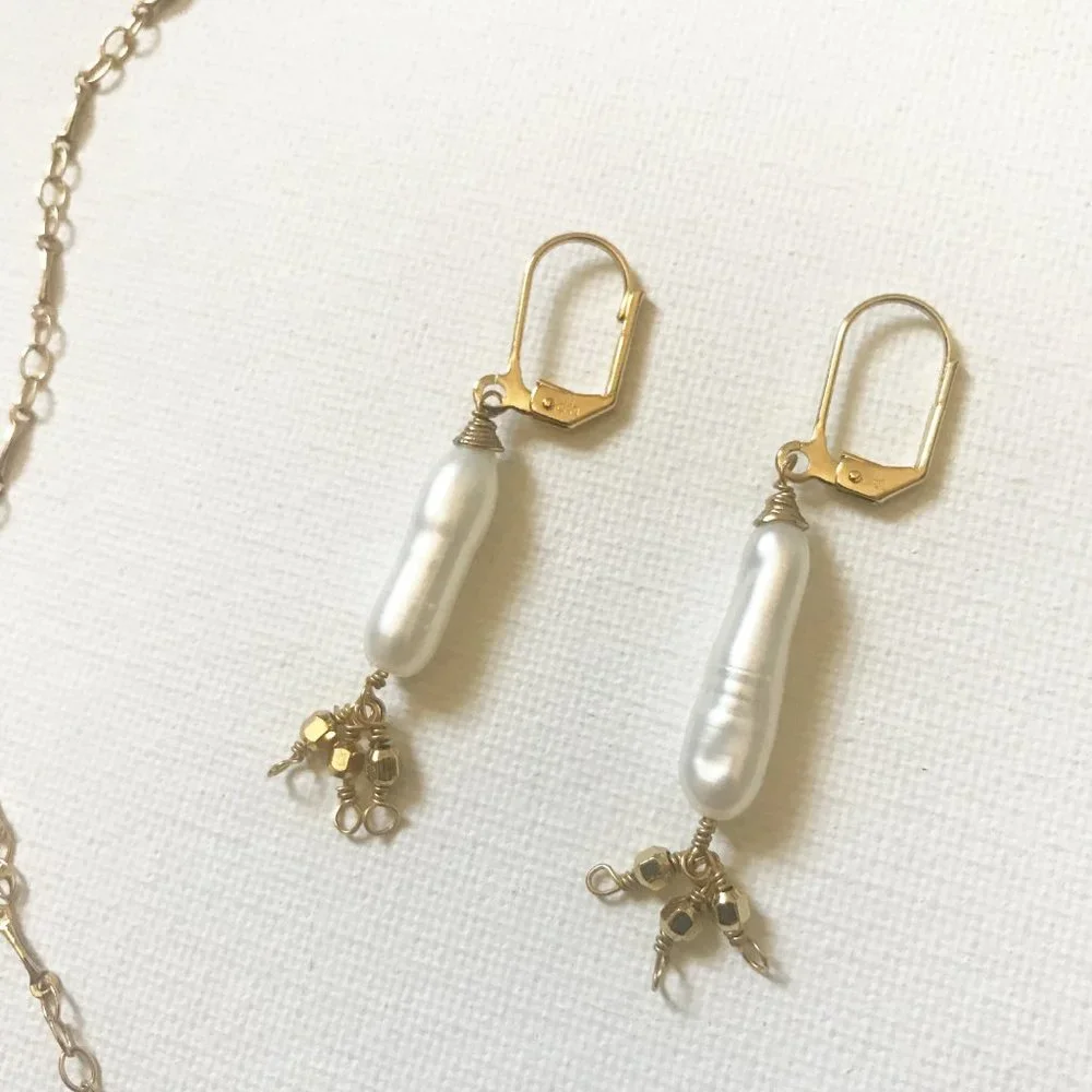 White Freshwater Pearls in gold tone Necklace & Earring Set Ocean Sea - Picture 3 of 7
